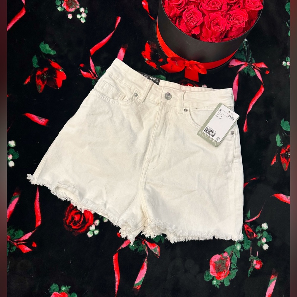 H&M Divided High Waisted White Shorts Size 2 NWT!!